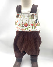 Lade das Bild in den Galerie-Viewer, Schlupf- Latzhose Bio Breitcordnicky Braun Bertie Pomm Zwerg Mitwachsend
