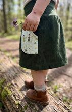 Lade das Bild in den Galerie-Viewer, Bio Breidcord Rock Waldgrün Feen Wesen mit oder ohne Haarband
