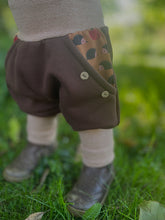 Lade das Bild in den Galerie-Viewer, BIO SOFT SWEAT HOSE Braun/gestreift Igel Taschen Mitwachsend
