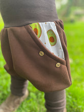 Lade das Bild in den Galerie-Viewer, BIO SOFT SWEAT HOSE Braun Avocado Taschen Mitwachsend
