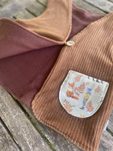 Lade das Bild in den Galerie-Viewer, CORDNICKY WESTE Hellbraun Fuchsliebe Taschen
