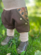Lade das Bild in den Galerie-Viewer, BIO SOFT SWEAT HOSE Braun/gestreift Igel Taschen Mitwachsend
