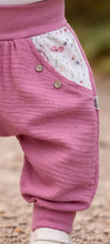 Lade das Bild in den Galerie-Viewer, Musselin-Hose Altrosa Mohn Blumen Taschen
