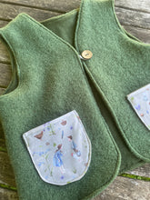 Lade das Bild in den Galerie-Viewer, Weste für Kinder und Babys Wollwalk Khaki mit glückliche Hühner Taschen

