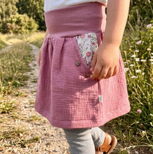 Lade das Bild in den Galerie-Viewer, Musselin Rock Altrosa Klee Blumen mit oder ohne Haarband

