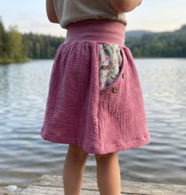 Lade das Bild in den Galerie-Viewer, Musselin Rock Altrosa Hase und Eichhörnchen mit oder ohne Haarband
