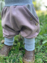 Lade das Bild in den Galerie-Viewer, BIO SOFT SWEAT HOSE Altrosa/Grau Uni Taschen Mitwachsend
