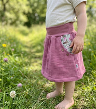 Lade das Bild in den Galerie-Viewer, Musselin Rock Altrosa Hase und Eichhörnchen mit oder ohne Haarband
