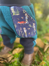Lade das Bild in den Galerie-Viewer, WOLLWALK-HOSE Petrol/Dunkelblau kleiner Endecker Taschen Kniepatches

