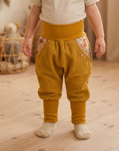 Lade das Bild in den Galerie-Viewer, Musselin-Hose Senfgelb Fuchs und Eule Taschen
