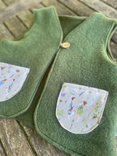 Lade das Bild in den Galerie-Viewer, Weste für Kinder und Babys Wollwalk Khaki mit glückliche Hühner Taschen

