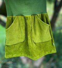 Lade das Bild in den Galerie-Viewer, Bio Breitcordnicky Rock Damen Hellgrün Uni Taschen mit oder ohne Haarband
