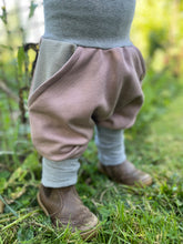 Lade das Bild in den Galerie-Viewer, BIO SOFT SWEAT HOSE Altrosa/Grau Uni Taschen Mitwachsend
