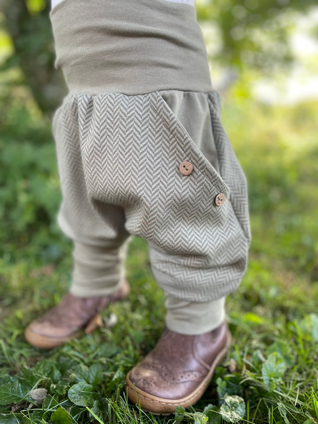 Fischgräthose Bio Jacquard Sweat Hose Khaki/Olive Taschen Mitwachshose