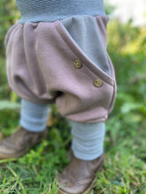Lade das Bild in den Galerie-Viewer, BIO SOFT SWEAT HOSE Altrosa/Grau Uni Taschen Mitwachsend

