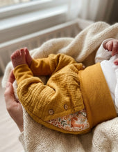 Lade das Bild in den Galerie-Viewer, Musselin-Hose Senfgelb Fuchs und Eule Taschen
