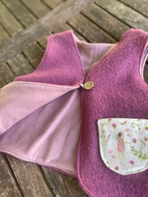 Lade das Bild in den Galerie-Viewer, Weste für Kinder und Baby Wollwalk Altrosa Wiesenelfen Taschen
