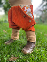 Lade das Bild in den Galerie-Viewer, CORDNICKY-H0SE Rost/Beige Fuchsmama Taschen Mitwachsend
