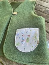 Lade das Bild in den Galerie-Viewer, Weste für Kinder und Babys Wollwalk Khaki mit glückliche Hühner Taschen
