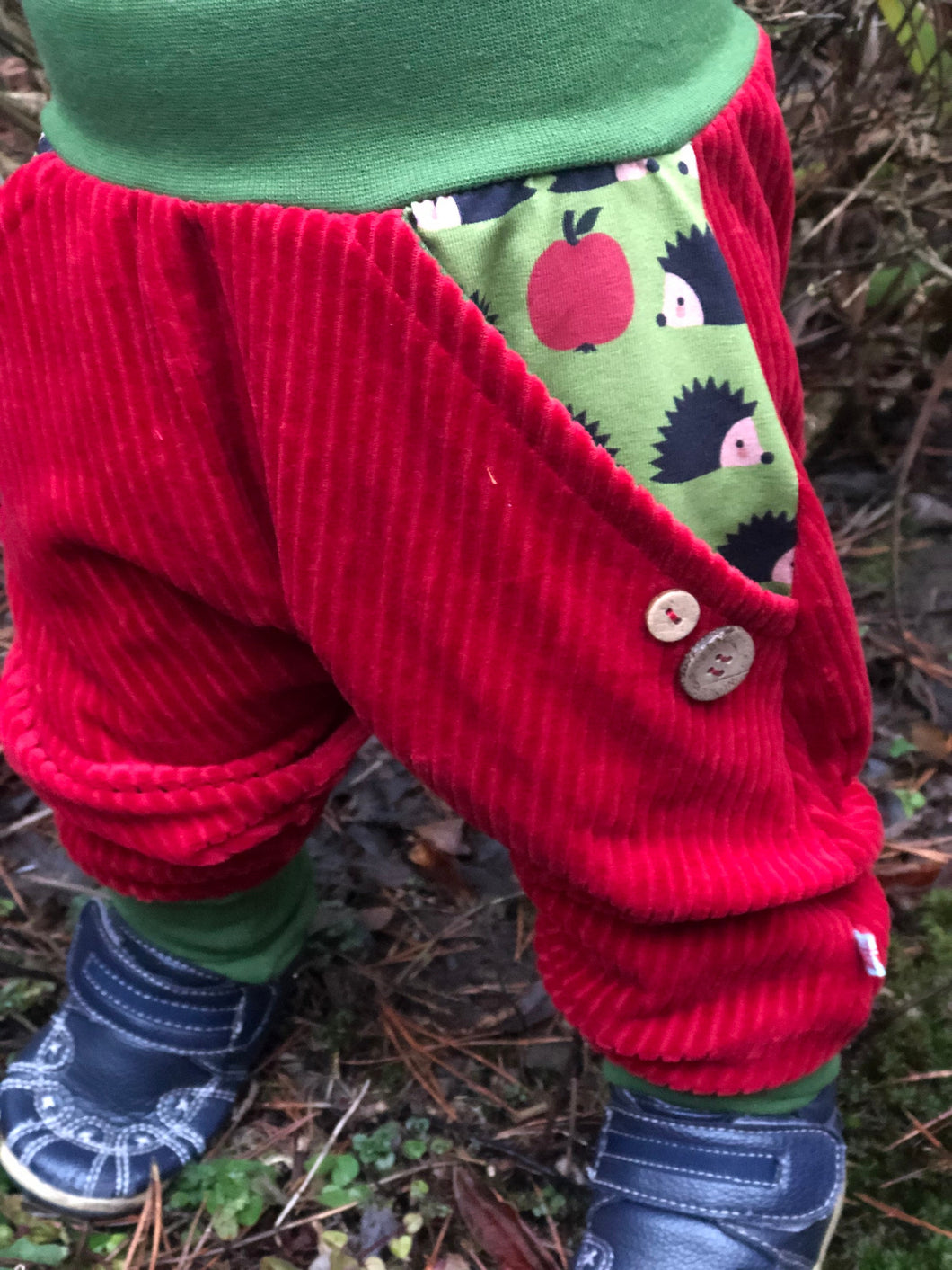 CORDNICKY-HOSE ROT IGEL APFEL