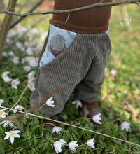 Lade das Bild in den Galerie-Viewer, CORDNICKY-HOSE KHAKI TROLL
