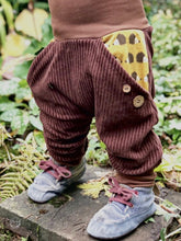 Lade das Bild in den Galerie-Viewer, CORDNICKY-HOSE BRAUN IGELLOVE
