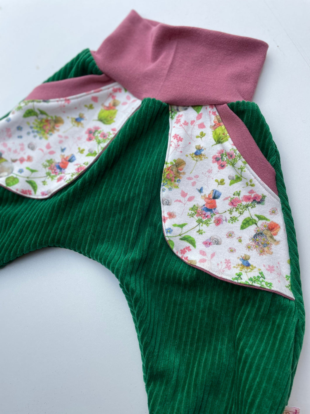 CORDNICKY-HOSE FLASCHENGRÜN BLÜHTENBABYS