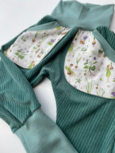 Lade das Bild in den Galerie-Viewer, CORDNICKY-HOSE MINT FRÜHLINGSELFEN
