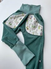 Lade das Bild in den Galerie-Viewer, CORDNICKY-HOSE MINT FRÜHLINGSELFEN

