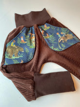 Lade das Bild in den Galerie-Viewer, CORDNICKY-HOSE BRAUN WALDZAUBER
