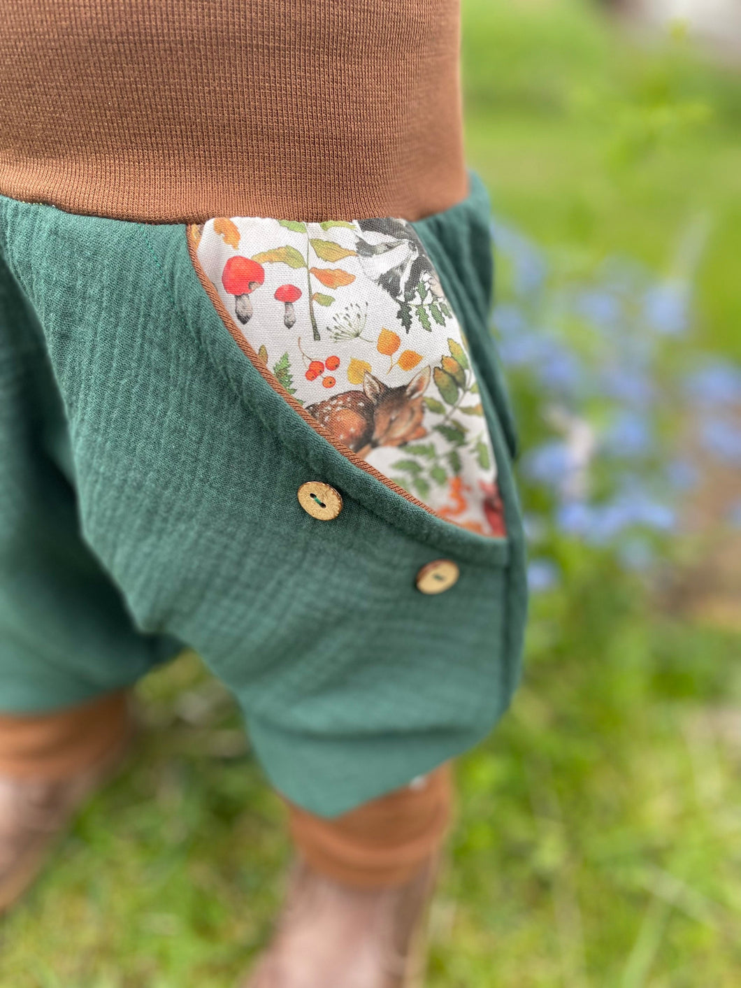 MUSSELIN-HOSE WALDGRÜN SCHLAFENDE TIERE