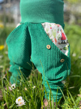 Lade das Bild in den Galerie-Viewer, CORDNICKY-HOSE FLASCHENGRÜN ERNTEZEIT
