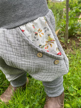 Lade das Bild in den Galerie-Viewer, MUSSELIN-HOSE GRAU HAGEBUTTENELFEN
