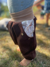 Lade das Bild in den Galerie-Viewer, CORDNICKY-HOSE BRAUN FUCHS
