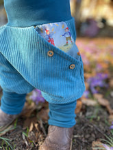 Lade das Bild in den Galerie-Viewer, CORDNICKY-HOSE PETROL PIPPA UND PELLE
