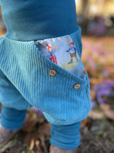 Lade das Bild in den Galerie-Viewer, CORDNICKY-HOSE PETROL PIPPA UND PELLE
